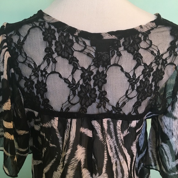 🦓Ladies Size Medium Animal Print Blouse - Picture 4 of 8